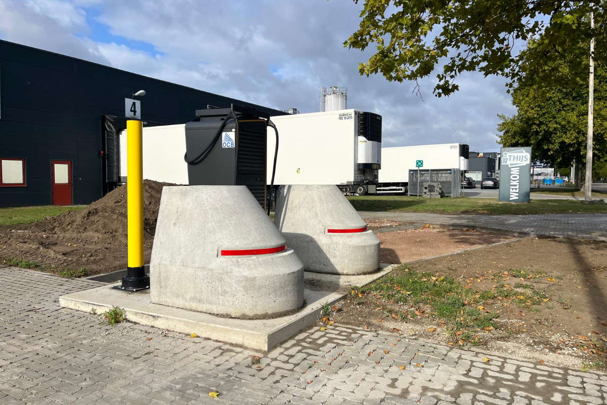 ochrana nabíjecích stanic pomocí sloupků Slow Stop 1