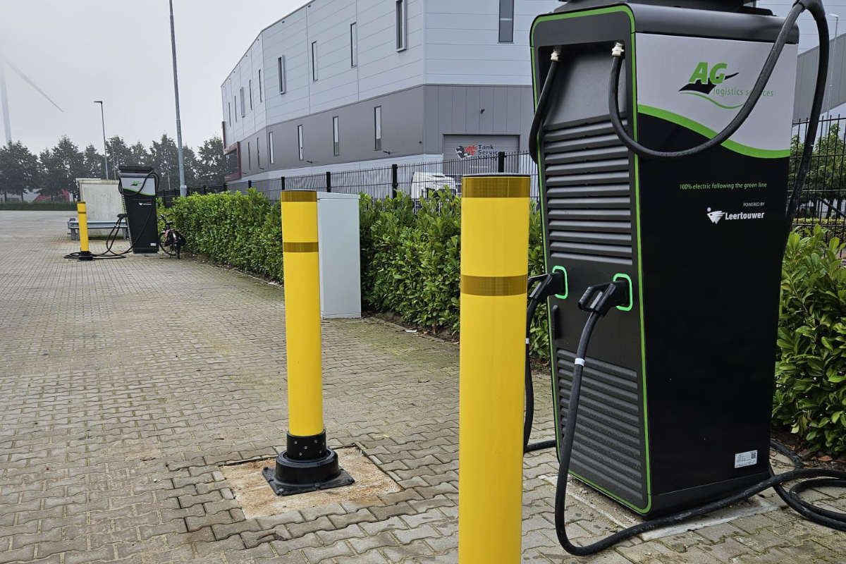 ochrana nabíjecích stanic pomocí sloupků Slow Stop 4
