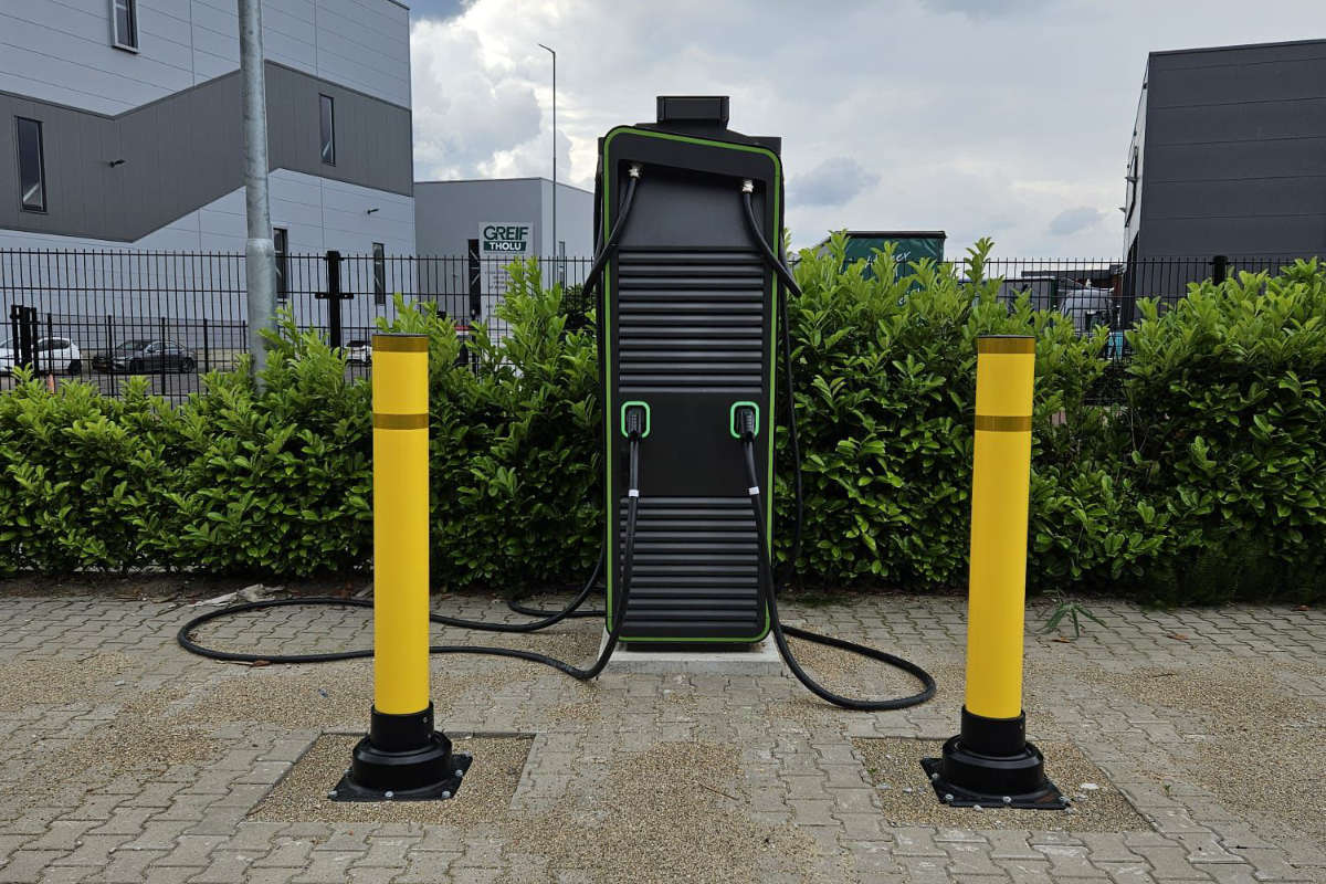 ochrana nabíjecích stanic pomocí sloupků Slow Stop 5
