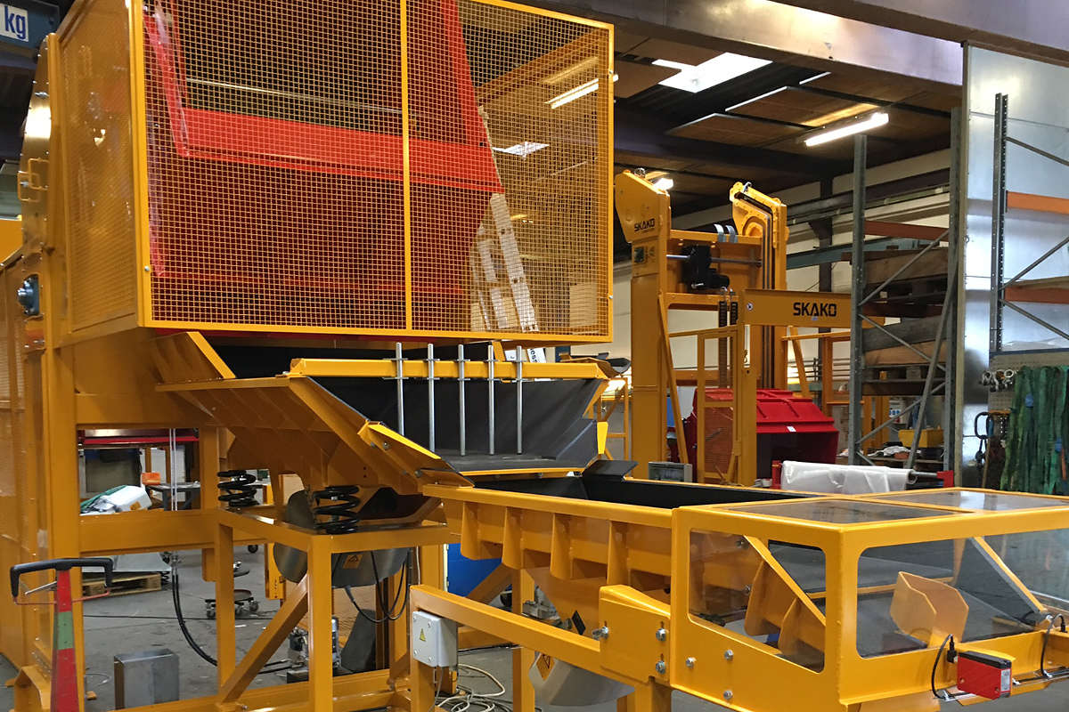 Storage feeders slider