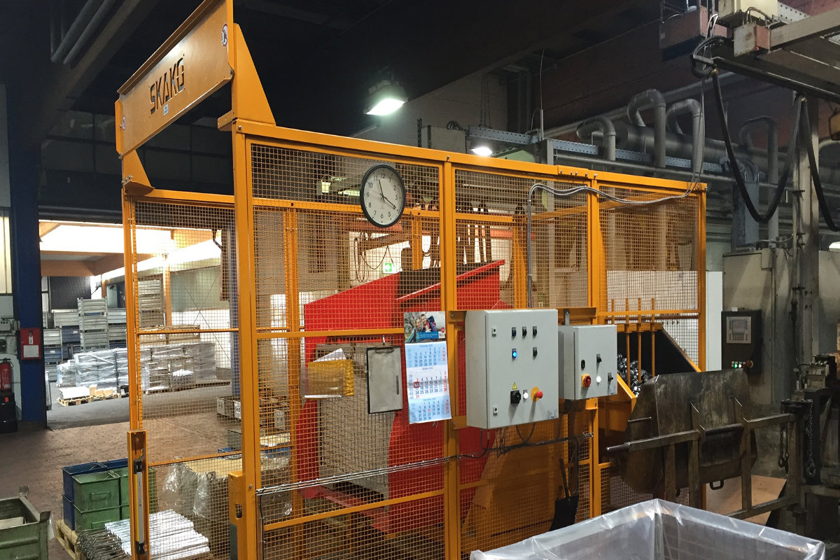Hydraulic tipper slider